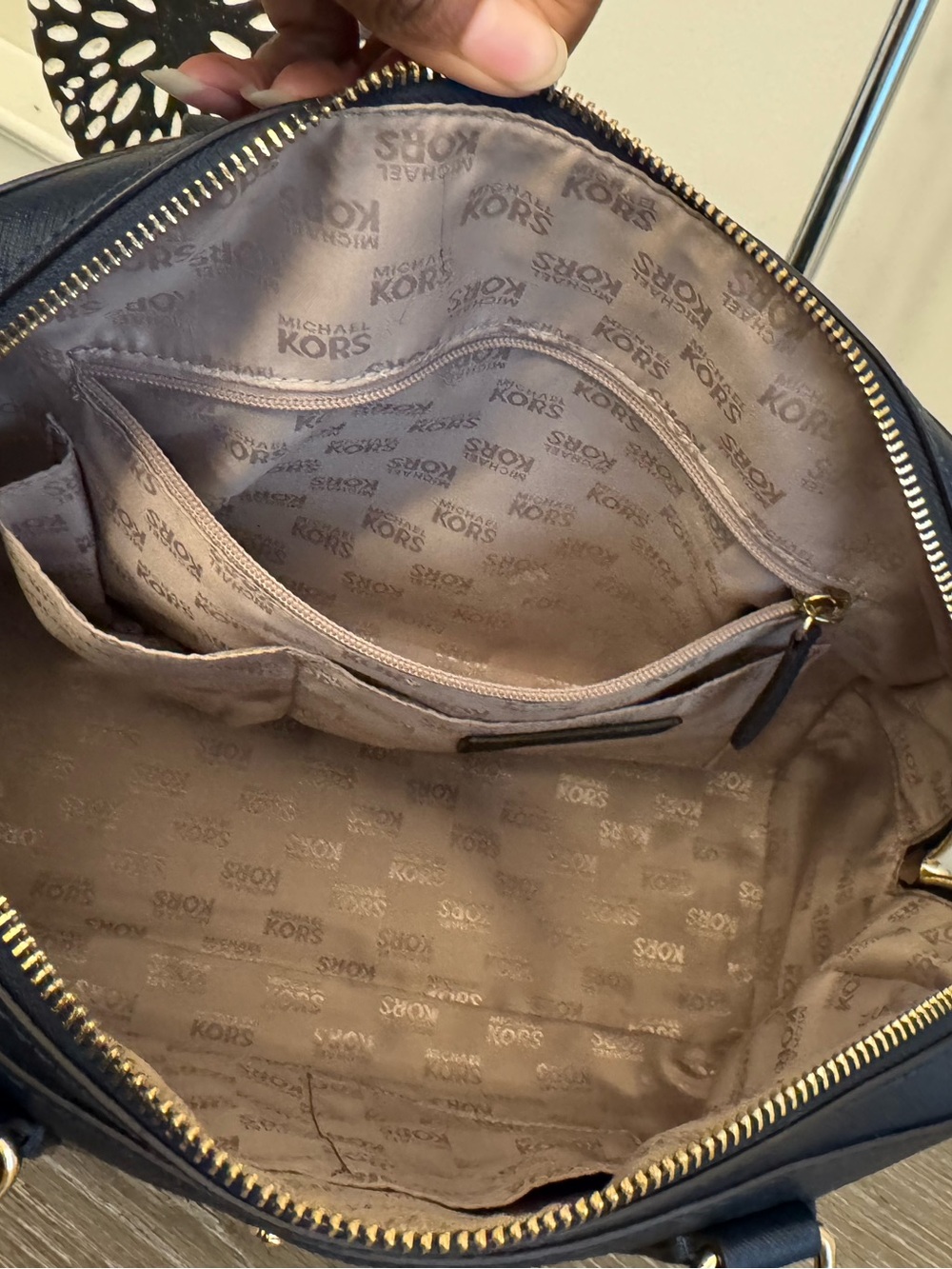 Michael Kors Navy Saffiano Dome Satchel with Gold Hardware. - Picture 4 of 12